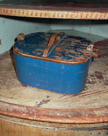 wooden pot in its original great blue paint, Sweden, 19th/20th century - #10134 
