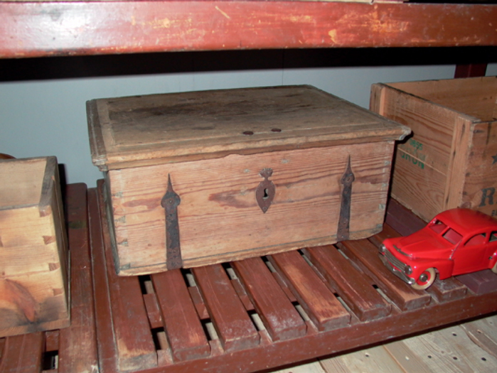unpainted chest, 19th/20th century, Sweden - #10301 