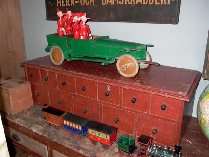 lovely red chest of drawers, Sweden, 19th century - #10283