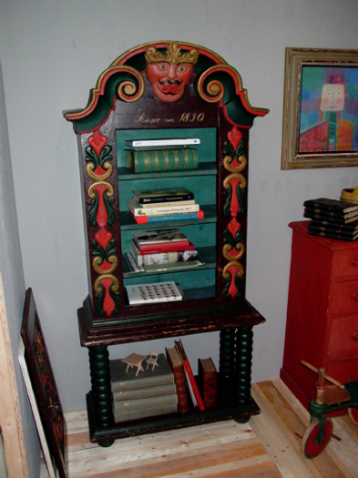 fantastic one-door-cabinet with marvelous graved head, 18th/19th century, Sweden - #20120